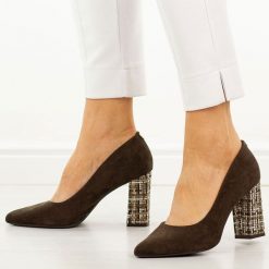 Czekoladowe mix czółenka damskie na słupku Sergio Leone Pb216. Brązowe czółenka Sergio Leone, na jesień, bez wzorów, ze skóry, eleganckie, bez obcasa, na słupku, bez zapięcia. Za 169.00 zł.