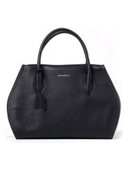 COCCINELLE Skórzana torebka w kolorze czarnym - 30 x 20 x 13 cm rozmiar: onesize. Czarne torebki klasyczne Coccinelle, bez wzorów, z materiału, przez ramię, bez dodatków. Za 924.63 zł.