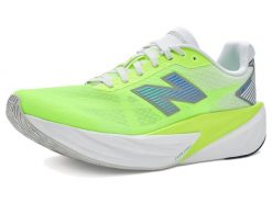 Buty - Bieganie - Damskie - FuelCell Rebel v5 - Afterglow. Żółte buty do biegania New Balance, bez wzorów, z materiału, bez zapięcia, do biegania. Za 654.55 zł.