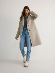 Płaszcz z domieszką wełny - green spruce. Zielone płaszcze Reserved, l, bez wzorów, z tkaniny, bez kaptura. W wyprzedaży za 199.99 zł.