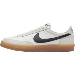 Buty sportowe Nike Killshot 2. Białe buty sportowe lifestyle Nike, bez wzorów, z gumy, eleganckie, bez zapięcia. W wyprzedaży za 390.00 zł.
