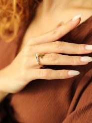 Pierres delicates Pozłacany pierścionek z perłą rozmiar: onesize. Białe pierścionki Pierres delicates, z perłą, pozłacane. Za 43.99 zł.