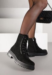 Czarne Botki Workery Ozdobione Suwakiem Clarena. Czarne botki Renee, z aplikacjami, eleganckie, bez obcasa, na płaskiej podeszwie, bez zapięcia. Za 159.99 zł.