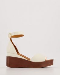 SANDAŁY NA KOTURNIE 0501354 IVORY. Sandały Venezia, bez wzorów, ze skóry, bez obcasa, na koturnie, bez zapięcia. Za 229.00 zł.