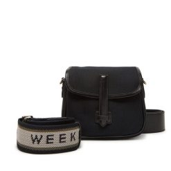 Torebka Weekend Max Mara. Czarne listonoszki Weekend Max Mara, bez wzorów, bez dodatków. Za 1,319.00 zł.
