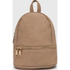 Answear Lab plecak damski kolor beżowy mały gładki. Brązowe plecaki Answear Lab, bez wzorów, do ręki, bez dodatków. Za 149.99 zł.
