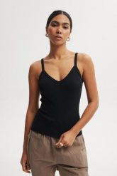 TOP CAMI CZARNY S - Flawless. Czarne topy Flawless, s, bez wzorów, z bawełny, klasyczne, bez kołnierzyka, bez ramiączek. Za 179.00 zł.