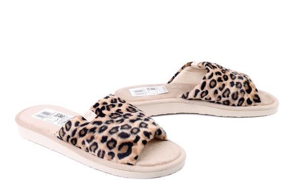 METEOR 045P Panterka beżowy, kapcie damskie. Brązowe kapcie Meteor, bez wzorów. Za 47.99 zł.