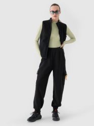 4F Spodnie dresowe joggery damskie - czarne XS. Czarne spodnie dresowe 4f, bez wzorów, z bawełny, sportowe. W wyprzedaży za 79.99 zł.