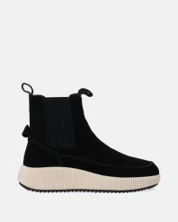 ZAMSZOWE BOTKI W SPORTOWYM STYLU W017SUBLOBB008. Botki Venezia, bez wzorów, ze skóry, sportowe, bez obcasa, bez zapięcia. Za 229.00 zł.