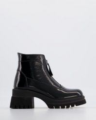LAKIEROWANE BOTKI 2315 RUG BLACK. Czarne botki Venezia, bez wzorów, z lakierowanej skóry, bez obcasa, bez zapięcia. Za 329.00 zł.