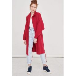 Płaszcz Huggo BS Malinowy. Różowe płaszcze blue shadow, uniwersalny, bez wzorów, z dzianiny, bez kaptura. Za 419.90 zł.