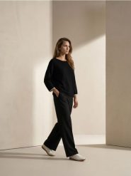 Sweter z wiskozą - czarny. Czarne swetry Sinsay, l, bez wzorów, z wiskozy, bez ramiączek. Za 39.99 zł.