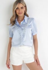 Niebieska Koszula z Koronkową Wstawką i Perełkami Metba. Niebieskie koszule Born2be, m, bez wzorów, z koronki, eleganckie, bez kołnierzyka, bez ramiączek. Za 179.99 zł.