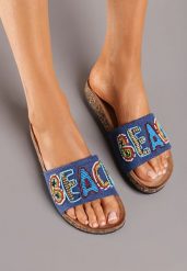 Niebieskie Płaskie Klapki na Podeszwie Imitującej Korek z Naszywką Buremia. Niebieskie klapki Born2be, z aplikacjami, z jeansu, boho, bez obcasa, na płaskiej podeszwie, bez zapięcia. Za 79.99 zł.