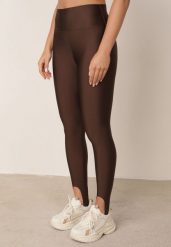Brązowe Legginsy z Wysokim Stanem Zakończone Zapiętkami Evalla. Brązowe legginsy Born2be, bez wzorów, z jeansu. Za 79.99 zł.