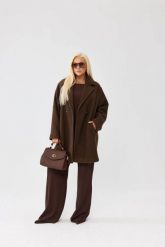 Brązowy damski płaszcz Isabella z tkaniny bukla - elegancja i komfort PLUS SIZE XXL OVERSIZE JESIEŃ. Brązowe płaszcze Moda Size Plus Iwanek, na jesień, l, bez wzorów, z poliesteru, eleganckie, bez kaptura. Za 559.90 zł.
