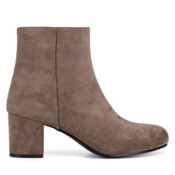 Botki JENNY. Brązowe botki Jenny, bez wzorów, bez obcasa, na słupku, bez zapięcia. Za 97.99 zł.