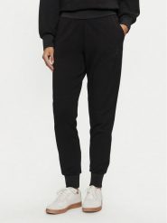 Armani Exchange Spodnie dresowe 6DYP84 YJEZZ 1200 Czarny Loose Fit. Czarne spodnie dresowe Armani Exchange, bez wzorów, z dresówki. Za 339.99 zł.