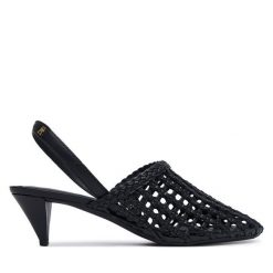 Czółenka Tommy Hilfiger. Czarne czółenka Tommy Hilfiger, bez wzorów, bez obcasa, bez zapięcia. Za 529.99 zł.