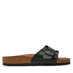 Klapki Birkenstock. Czarne klapki Birkenstock, bez wzorów, bez obcasa, bez zapięcia. Za 359.99 zł.