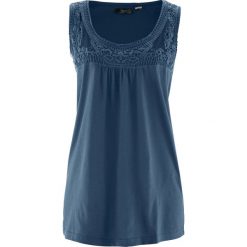 Top bawełniany z koronką. Niebieskie topy bonprix, bez wzorów, z bawełny, bez kołnierzyka, bez ramiączek. Za 39.99 zł.