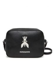 Patrizia Pepe Torebka 8B8985/L145 Czarny. Czarne listonoszki Patrizia Pepe, bez wzorów, ze skóry, bez dodatków. Za 599.99 zł.
