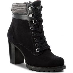 Botki TOMMY HILFIGER - Isabella 18B FW0FW01537 Midnight 403. Niebieskie botki Tommy Hilfiger, z materiału. W wyprzedaży za 379.00 zł.