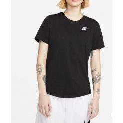 T-shirt Nike Damski Czarny Club Essentials. Białe t-shirty Nike, m, bez wzorów, z bawełny, eleganckie, bez kołnierzyka, bez ramiączek. Za 127.99 zł.