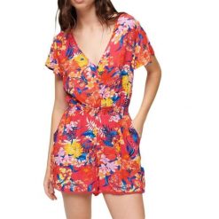 Kombinezon damski Superdry Beach Playsuit na lato kolorowy. Czerwone kombinezony Superdry, bez wzorów, z wiskozy, sportowe. Za 182.00 zł.