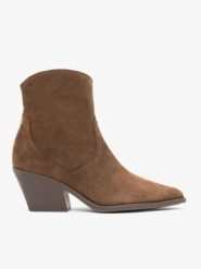 Brązowe botki kowbojki welurowe. Brązowe botki Ryłko, bez wzorów, ze skóry, eleganckie, za kostkę, bez obcasa, na obcasie, bez zapięcia. Za 479.99 zł.