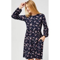 Sukienka w kwiaty. Sukienki MOODO, l, bez wzorów, bez kołnierzyka, bez ramiączek. Za 69.99 zł.