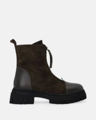 BOTKI DAMSKIE W KOLORZE ZIELONYM H016SUKHOBB045. Zielone botki Venezia, bez wzorów, ze skóry, bez obcasa, bez zapięcia. Za 379.00 zł.