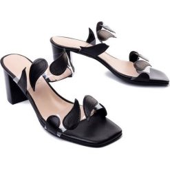 BRENDA ZARO 4307A mts Czarny, klapki damskie. Czarne klapki Brenda Zaro, bez wzorów, bez obcasa, na obcasie, bez zapięcia. Za 359.90 zł.