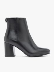 Czarne skórzane botki na słupku. Czarne botki Ryłko, bez wzorów, ze skóry, eleganckie, z okrągłym noskiem, bez obcasa, na obcasie, bez zapięcia. Za 499.99 zł.