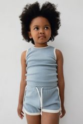 MINI spodenki z beżowym obszyciem w kolorze SKY BLUE - DALTON-80-86 (12-18). Niebieskie szorty Marsala, bez wzorów, z bawełny. W wyprzedaży za 24.98 zł.
