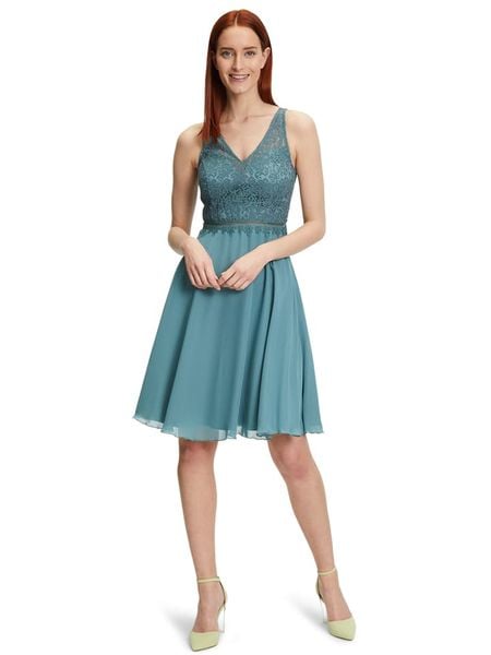 Vera Mont Sukienka w kolorze błękitnym rozmiar: 38. Niebieskie sukienki Vera Mont, bez wzorów, z koronki, bez kołnierzyka, bez ramiączek, midi. Za 100.52 zł.