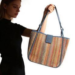 Torebka 2 w 1 damska Rieker, z plecionego materiału tekstylnego z elementami materiału syntetycznego o sztywnej formie z długimi uchwytami do noszeni. Niebieskie shopper bag Rieker, bez wzorów, z syntetyku, biznesowe, bez dodatków. Za 279.00 zł.