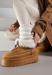 Brązowe Śniegowce na Platformie Ozdobione Futerkiem i Przeszyciami Linerva. Brązowe śniegowce Renee, bez wzorów, z jeansu, bez zapięcia. Za 109.99 zł.