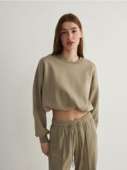 Krótka bluza - zielony. Zielone bluzy Reserved, l, bez wzorów, z bawełny, bez ramiączek, bez kaptura. W wyprzedaży za 49.99 zł.