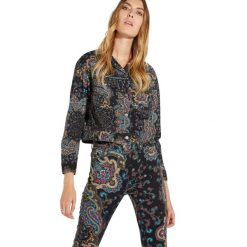 WRANGLER RETRO CROP JACKET DAMSKA KURTKA JEANSOWA PAISLEY W417UV28N. Kurtki Wrangler, xs, bez wzorów, z jeansu, retro, bez kaptura. Za 209.99 zł.