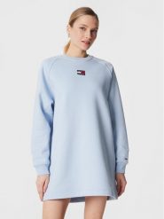 Tommy Jeans Sukienka dzianinowa Badge DW0DW15046 Błękitny Regular Fit. Niebieskie sukienki Tommy Jeans, s, bez wzorów, z dzianiny, bez kołnierzyka, bez ramiączek. Za 499.99 zł.