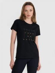 4F T-shirt regular z nadrukiem damski - czarny XS. Czarne t-shirty 4f, xs, bez wzorów, z bawełny, klasyczne, bez kołnierzyka, bez ramiączek. Za 59.99 zł.