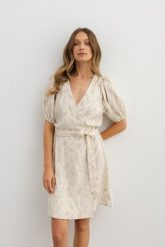 SUKIENKA LIVIA BEŻOWA XS - Flawless. Brązowe sukienki Flawless, na co dzień, s, bez wzorów, z bawełny, eleganckie, bez kołnierzyka, bez ramiączek, dopasowane. Za 265.00 zł.