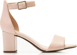 Clarks Sandały Clarks Deva Mae 26157463. Sandały Clarks, bez wzorów, bez obcasa, bez zapięcia. Za 284.90 zł.
