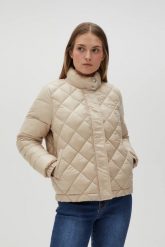 Krótka, pikowana kurtka beżowa. Brązowe kurtki MOODO, l, bez wzorów, z poliamidu, bez kaptura. Za 219.99 zł.