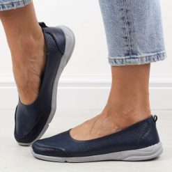 Granatowe lekkie skórzane baleriny damskie Jezzi 3621. Niebieskie baleriny Jezzi, w ażurowe wzory, z jeansu, biznesowe, bez obcasa, na obcasie, bez zapięcia. Za 179.00 zł.