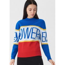 Sweter z napisem Empowered - Wielobarwn. Swetry marki House. W wyprzedaży za 39.99 zł.