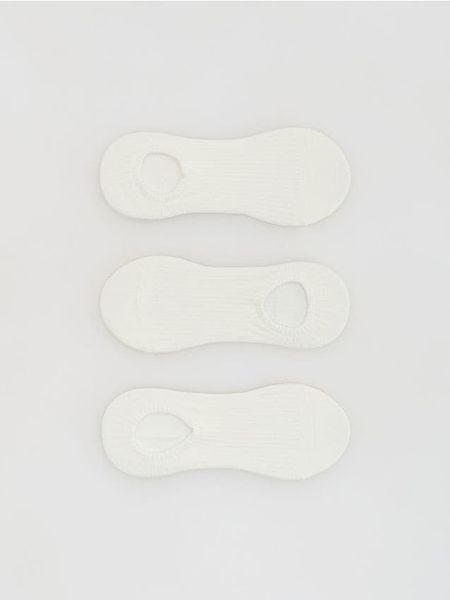 Skarpetki stopki 3 pack - złamana biel. Skarpetki Reserved, bez wzorów. Za 39.99 zł.