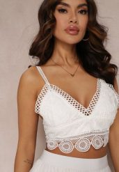 Biały Top Koronkowy Plusia. Białe topy Renee, m, z aplikacjami, z koronki, eleganckie, bez kołnierzyka, bez ramiączek. W wyprzedaży za 63.99 zł.